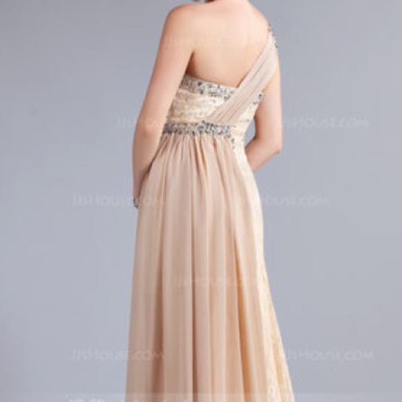 Formal dress/ball Gown - Picture 2 of 7